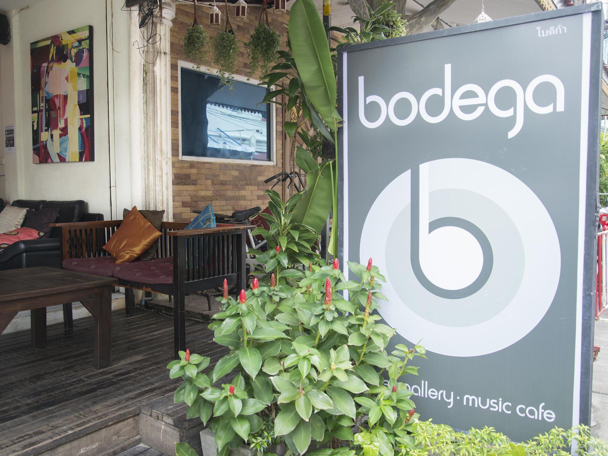 Bodega Phuket Patong (Adults Only) Hostel Buitenkant foto
