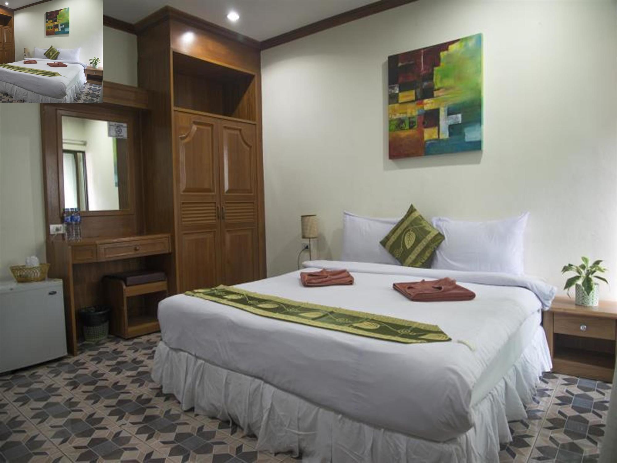 Bodega Phuket Patong (Adults Only) Hostel Buitenkant foto