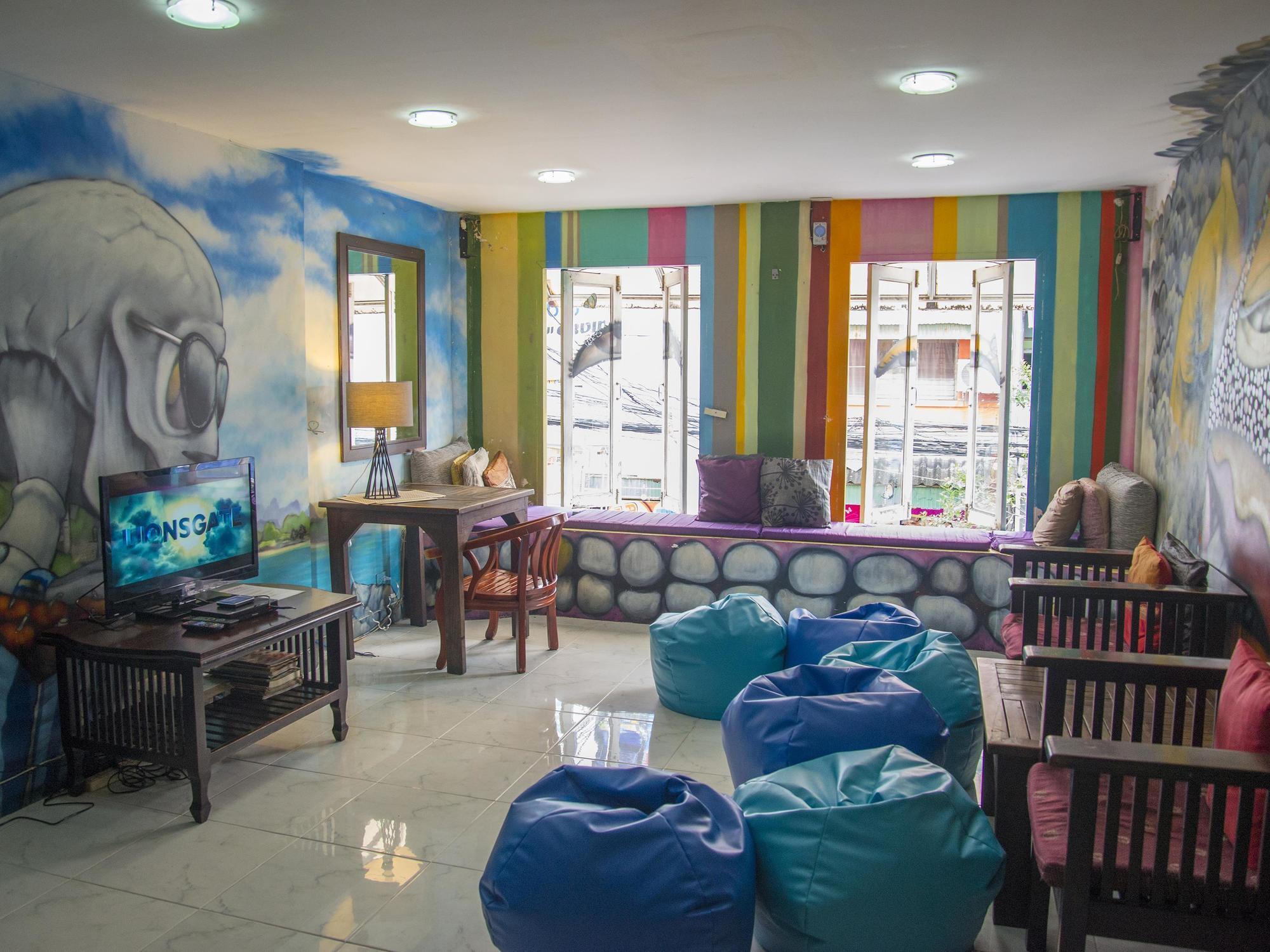 Bodega Phuket Patong (Adults Only) Hostel Buitenkant foto