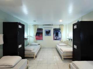 Bodega Phuket Patong (Adults Only) Hostel Buitenkant foto