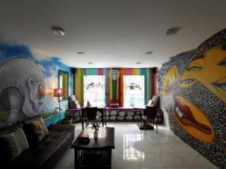 Bodega Phuket Patong (Adults Only) Hostel Buitenkant foto
