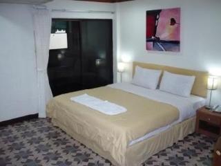 Bodega Phuket Patong (Adults Only) Hostel Buitenkant foto